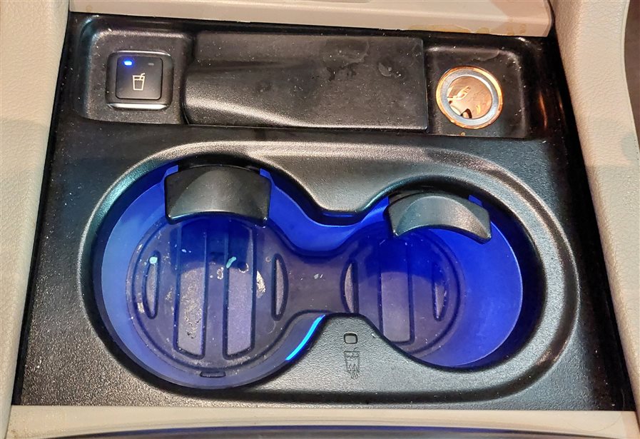 Thumbnail 3: 2016 MERCEDES GL450 (X166) FRONT CENTER CONSOLE HEATED COOLED CUPHOLDER (BEIGE)