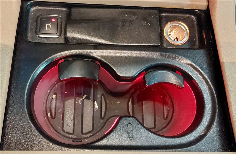 Thumbnail 4: 2016 MERCEDES GL450 (X166) FRONT CENTER CONSOLE HEATED COOLED CUPHOLDER (BEIGE)