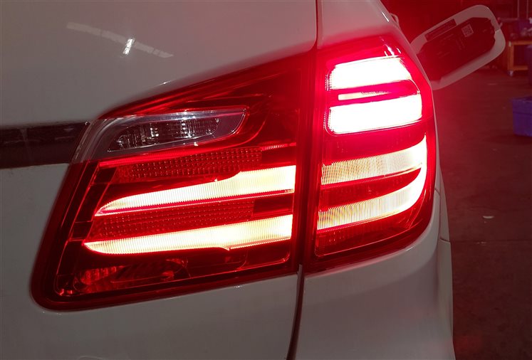 Thumbnail 2: 13-16 MERCEDES GL350 GL450 GL550 (X166) REAR RIGHT INNER TAILLIGHT LIGHT LAMP