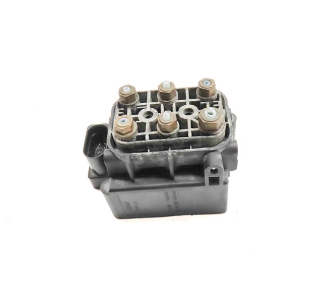Thumbnail 2: 2011 MERCEDES GL450 (X164) AIRMATIC AIR SUSPENSION TRANSFER RELIEF VALVE BLOCK