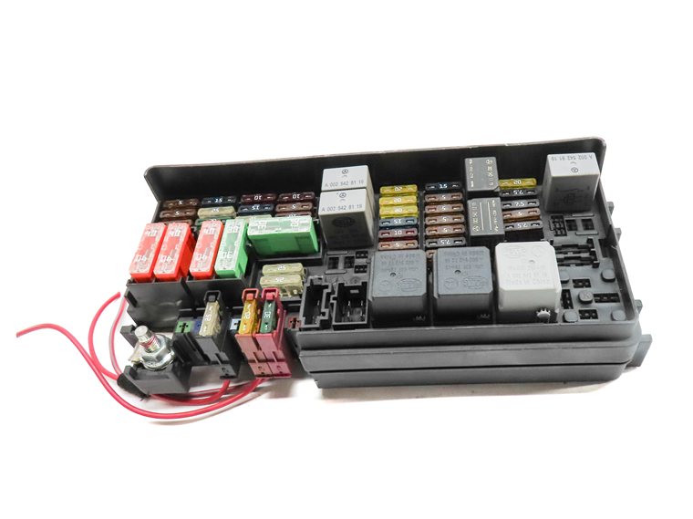 Thumbnail 2: 2011 MERCEDES GL450 (X164) 4.6L (273.923) REAR POWER DISTRIBUTION FUSE RELAY BOX