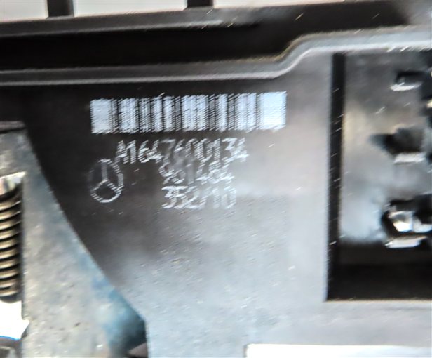 Thumbnail 6: 2011 MERCEDES GL450 (X164) FRONT LEFT DRIVER DOOR HANDLE ASSEMBLY (Silver)