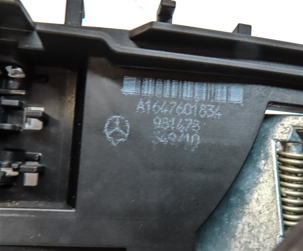 Thumbnail 5: 2011 MERCEDES GL450 (X164) FRONT RIGHT PASSENGER DOOR HANDLE ASSEMBLY (Silver)