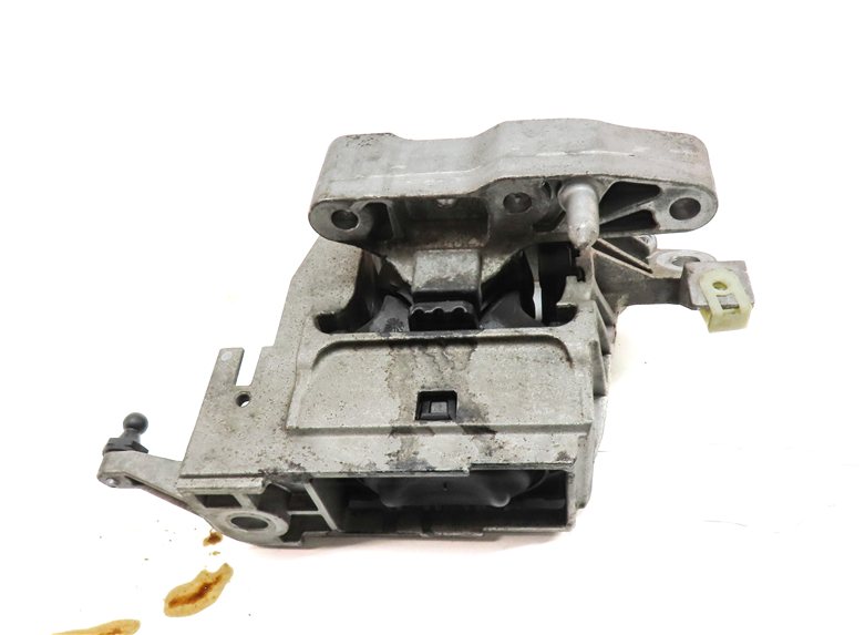 Thumbnail 2: 2022 BMW X2 (F39) 2.0L (B46D) ENGINE MOTOR SUPPORT MOUNT BRACKET