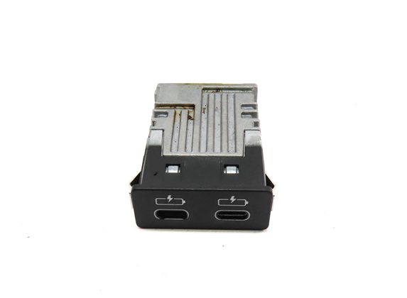 Thumbnail 2: 2022 BMW X2 (F39) USB C-TYPE STYLE PORT DUAL CHARGER PLUG OUTLET PANEL
