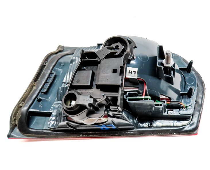 Thumbnail 5: 12-15 BMW 320i 328i 335i M3 (F30) SEDAN LEFT TRUNK INNER TAILLIGHT LIGHT LAMP