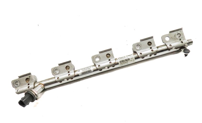 Thumbnail 1: 2017 LAND ROVER DISCOVERY SPORT (L550) 2.0L ENGINE FUEL INJECTOR RAIL