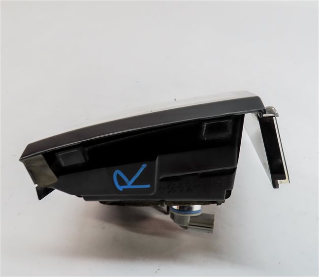 Thumbnail 5: 15-19 LAND ROVER DISCOVERY SPORT (L550) RIGHT REAR INNER TAILLIGHT LIGHT LAMP