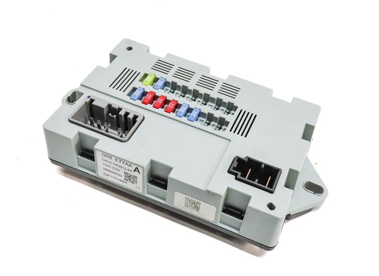 Thumbnail 1: 2017 LAND ROVER DISCOVERY SPORT (L550) 2.0L ENGINE CABIN FUSE RELAY CONTROL BOX