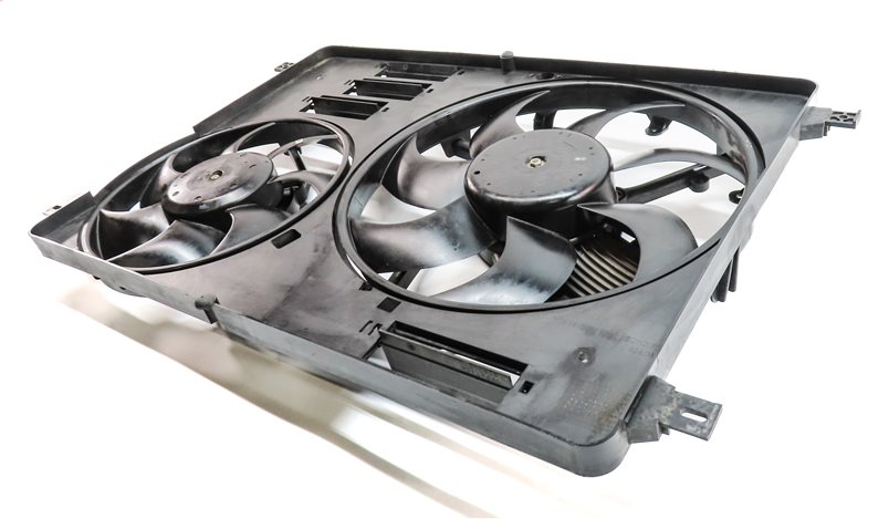 Thumbnail 1: 12-17 LR2 DISCOVERY SPORT RANGE ROVER EVOQUE L550 RADIATOR COOLING FAN & SHROUD