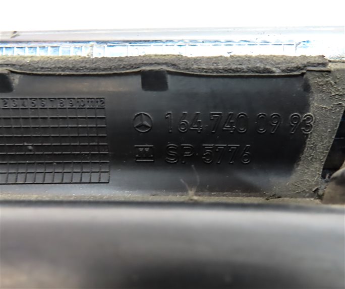 Thumbnail 6: 2012 MERCEDES GL450 (X164) REAR LICENSE PLATE LIGHT LAMP w/ TRUNK RELEASE HANDLE