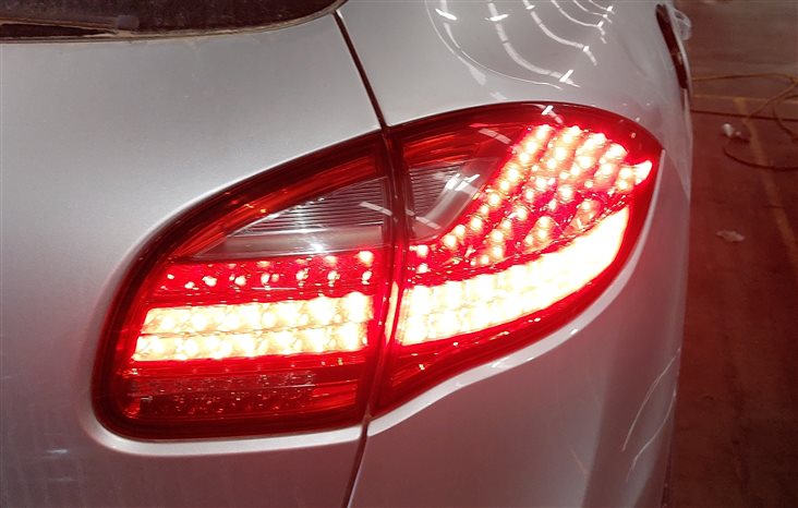 Thumbnail 2: 2011-2014 PORSCHE CAYENNE (958) RIGHT PASSENGER OUTER TAILLIGHT BRAKE LIGHT LAMP