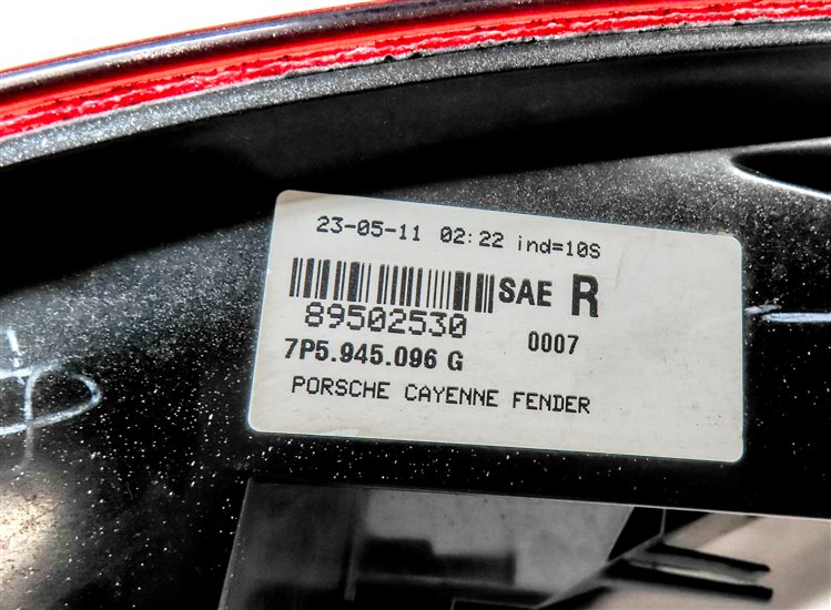 Thumbnail 6: 2011-2014 PORSCHE CAYENNE (958) RIGHT PASSENGER OUTER TAILLIGHT BRAKE LIGHT LAMP