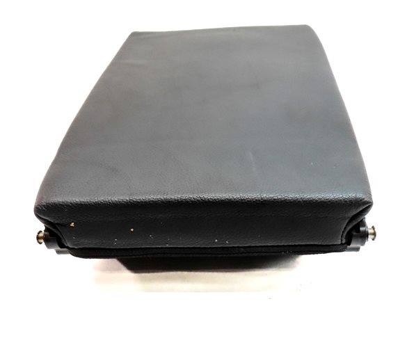 Thumbnail 4: 12 PORSCHE CAYENNE (958) REAR CENTER SEAT BACK CONSOLE ARMREST CUPHOLDER (Black)