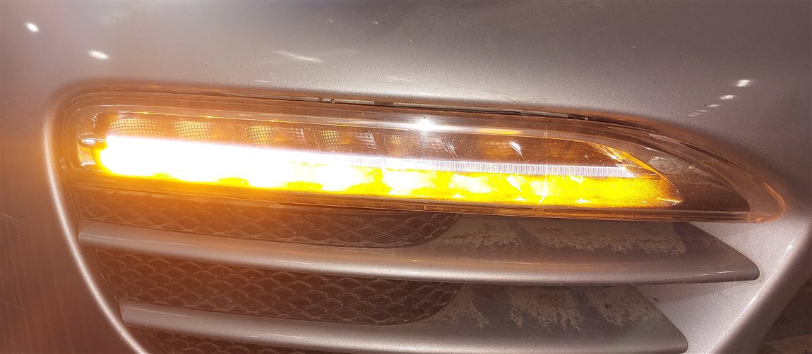 Thumbnail 2: 2012 PORSCHE CAYENNE (958) FRONT RIGHT PASSENGER MARKER TURN LIGHT SIGNAL LAMP