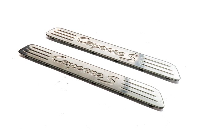 2011 PORSCHE CAYENNE (958) FRONT LEFT & RIGHT DOOR SILL SCUFF TRIM SET/2