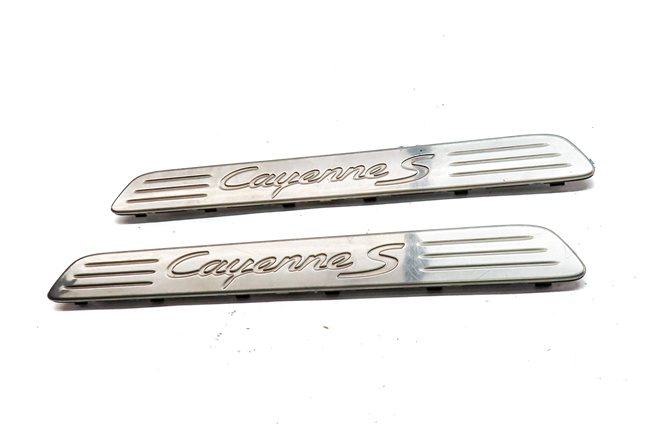 Thumbnail 2: 2011 PORSCHE CAYENNE (958) FRONT LEFT & RIGHT DOOR SILL SCUFF TRIM SET/2