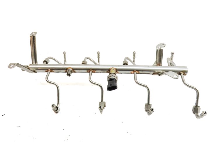 Thumbnail 5: 11 PORSCHE CAYENNE 958 4.8L M48.02 NON TURBO ENGINE FUEL INJECTOR RAIL w/ LINES