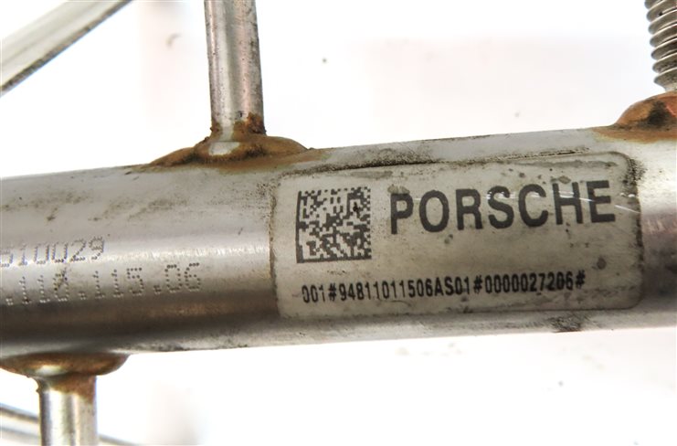 Thumbnail 6: 11 PORSCHE CAYENNE 958 4.8L M48.02 NON TURBO ENGINE FUEL INJECTOR RAIL w/ LINES