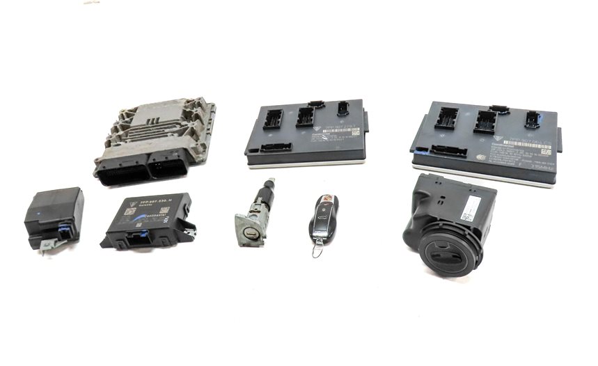 Thumbnail 2: 11-14 PORSCHE CAYENNE (958) 4.8L NON-TURBO ENGINE ECM IMMOBILIZER MODULE KEY SET