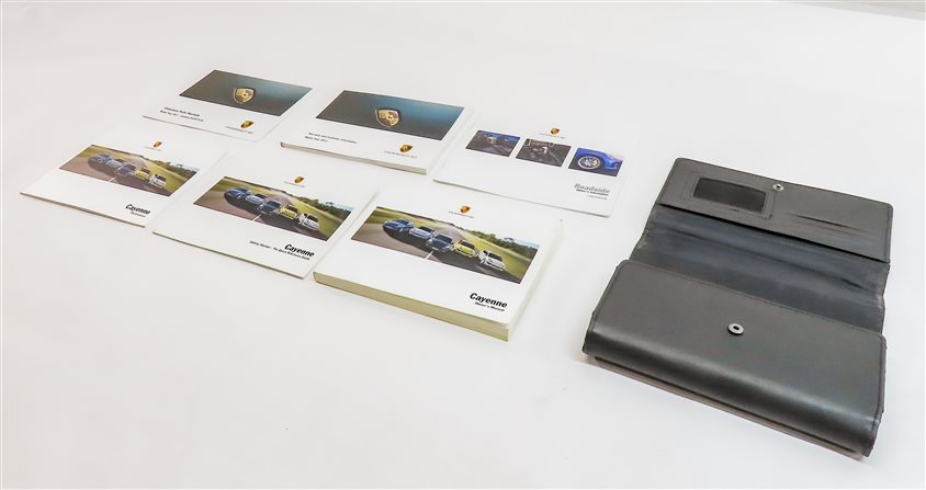 2011 PORSCHE CAYENNE (958) 4.8L M48.02 NON TURBO ENGINE OWNERS MANUAL SET w/CASE
