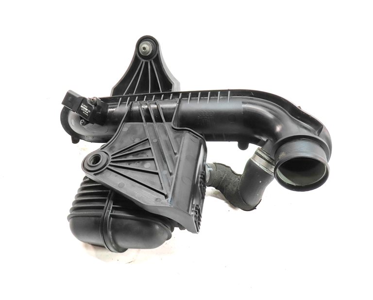Thumbnail 4: 2014 AUDI A6 (C7 4G) 2.0L (CAED) ENGINE INTERCOOLER PRESSURE PIPE w/ DAMPER BOX