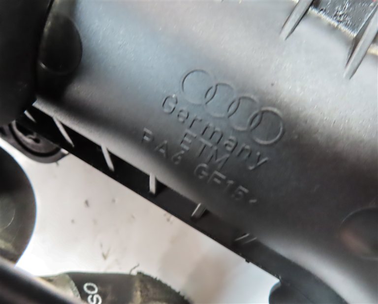 Thumbnail 7: 2014 AUDI A6 (C7 4G) 2.0L (CAED) ENGINE INTERCOOLER PRESSURE PIPE w/ DAMPER BOX