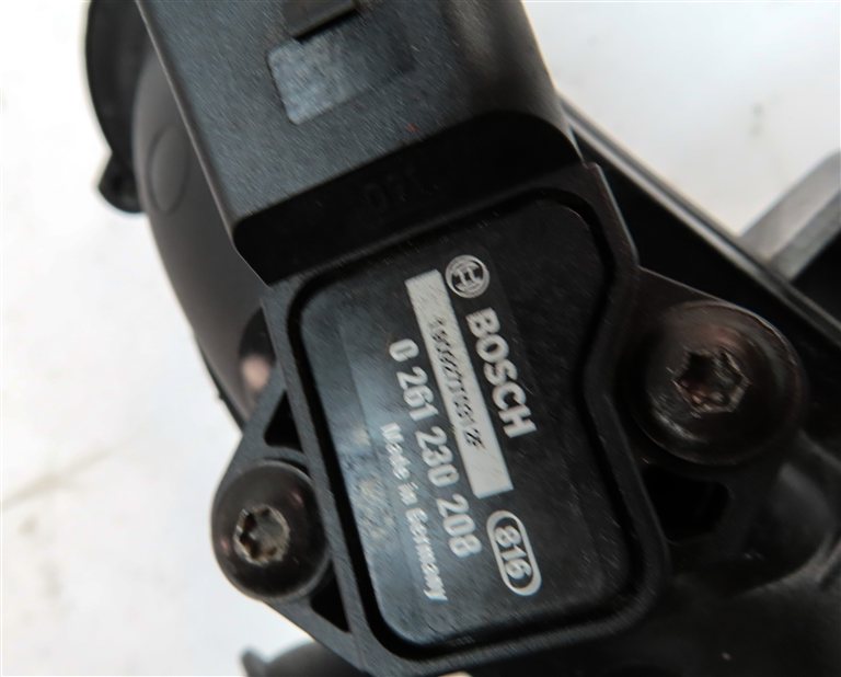 Thumbnail 8: 2014 AUDI A6 (C7 4G) 2.0L (CAED) ENGINE INTERCOOLER PRESSURE PIPE w/ DAMPER BOX