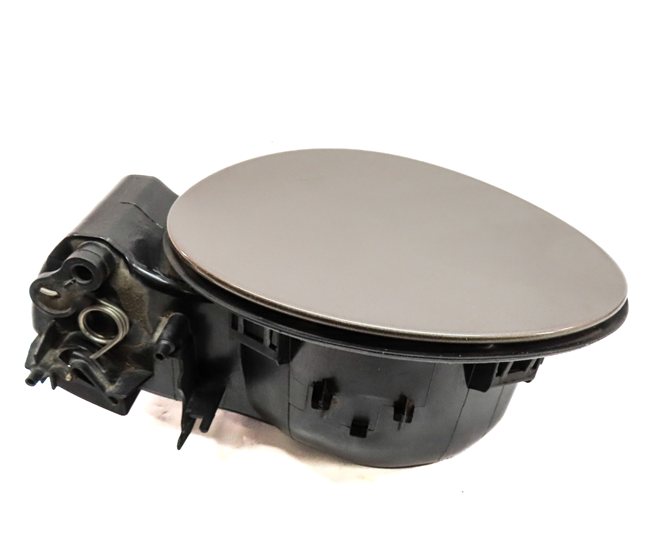 Thumbnail 5: 15-19 LAND ROVER DISCOVER SPORT (L550) FUEL TANK DOOR LID & HOUSING (Kaikoura)