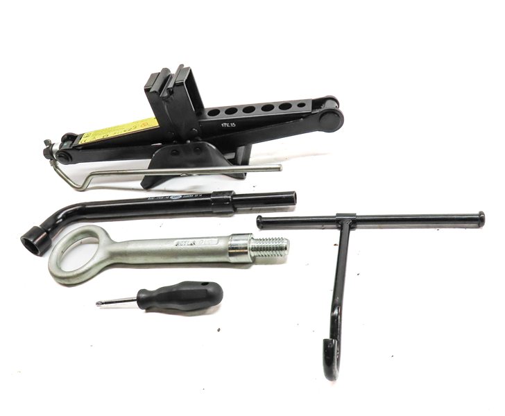 Thumbnail 2: 2017 ROVER DISCOVERY SPORT L550 EMERGENCY ROADSIDE CAR LIFT JACK w/LUG WRENCH
