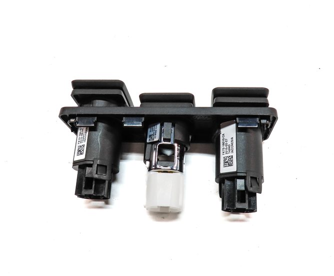 Thumbnail 3: 2016 LAND ROVER DISCOVERY SPORT (L550) 5V PHONE 12V POWER SUPPLY JACK PANEL