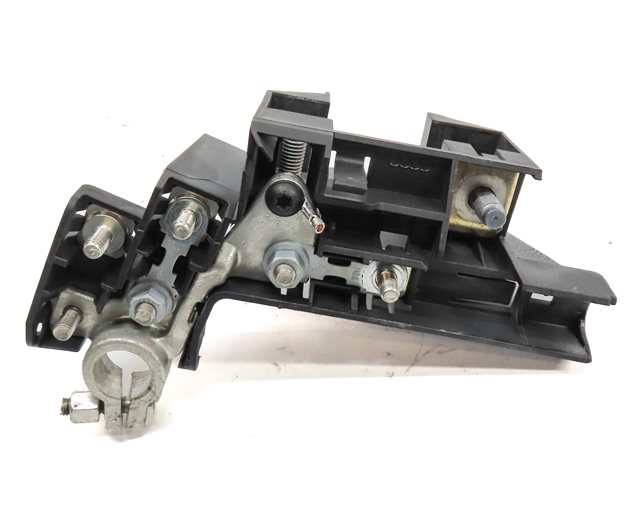 Thumbnail 4: 2011 AUDI A4 (B8 8K) 2.0L (CAEB) ENGINE NEGATIVE BATTERY CABLE TERMINAL RING