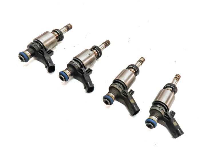 08-17 AUDI A3 A4 A5 A6 Q5 TT (8P B8 8K 8T 8R MK2 C7) 2.0L FSI FUEL INJECTOR SET4