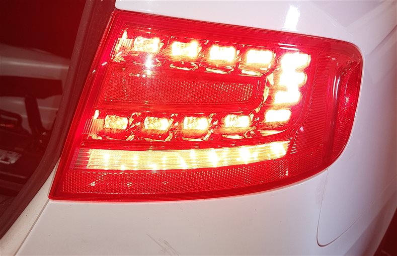 Thumbnail 2: 10-12 AUDI A4 S4 B8 8K REAR RIGHT PASSENGER OUTER TAILLIGHT BRAKE LIGHT LAMP LED