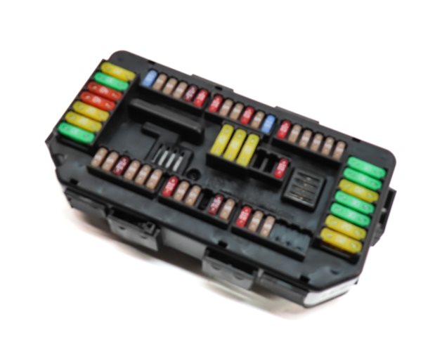 Thumbnail 1: 2018 BMW X5 (F15) 3.0L (N55) ENGINE FRONT POWER DISTRIBUTION FUSE RELAY BOX