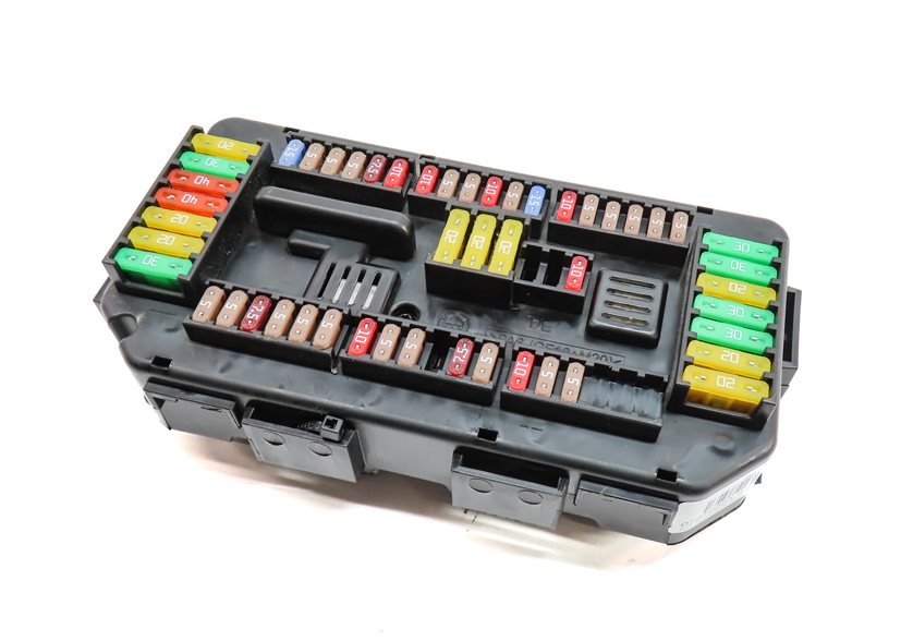 Thumbnail 2: 2018 BMW X5 (F15) 3.0L (N55) ENGINE FRONT POWER DISTRIBUTION FUSE RELAY BOX