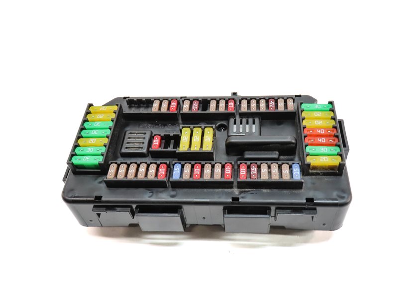 Thumbnail 4: 2018 BMW X5 (F15) 3.0L (N55) ENGINE FRONT POWER DISTRIBUTION FUSE RELAY BOX