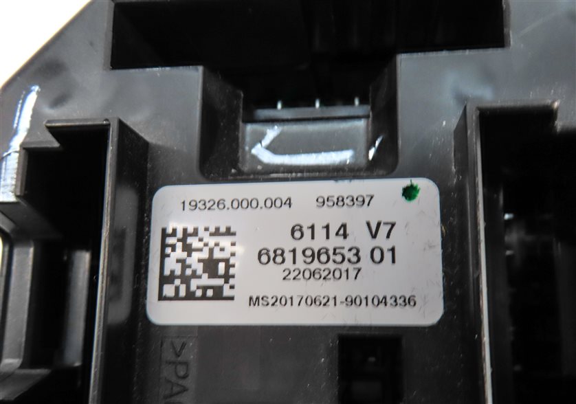 Thumbnail 6: 2018 BMW X5 (F15) 3.0L (N55) ENGINE FRONT POWER DISTRIBUTION FUSE RELAY BOX