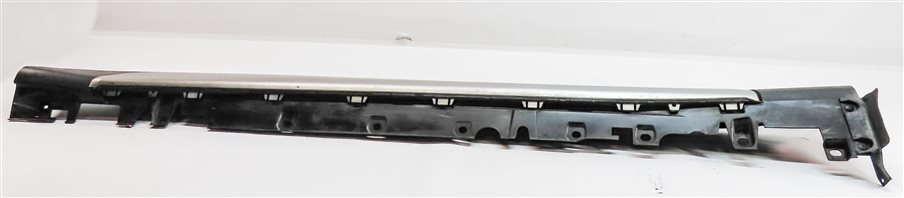 Thumbnail 5: 2018 BMW X5 (F15) LEFT DRIVER ROCKER PANEL TRIM MOULDING (BLACK/SILVER)