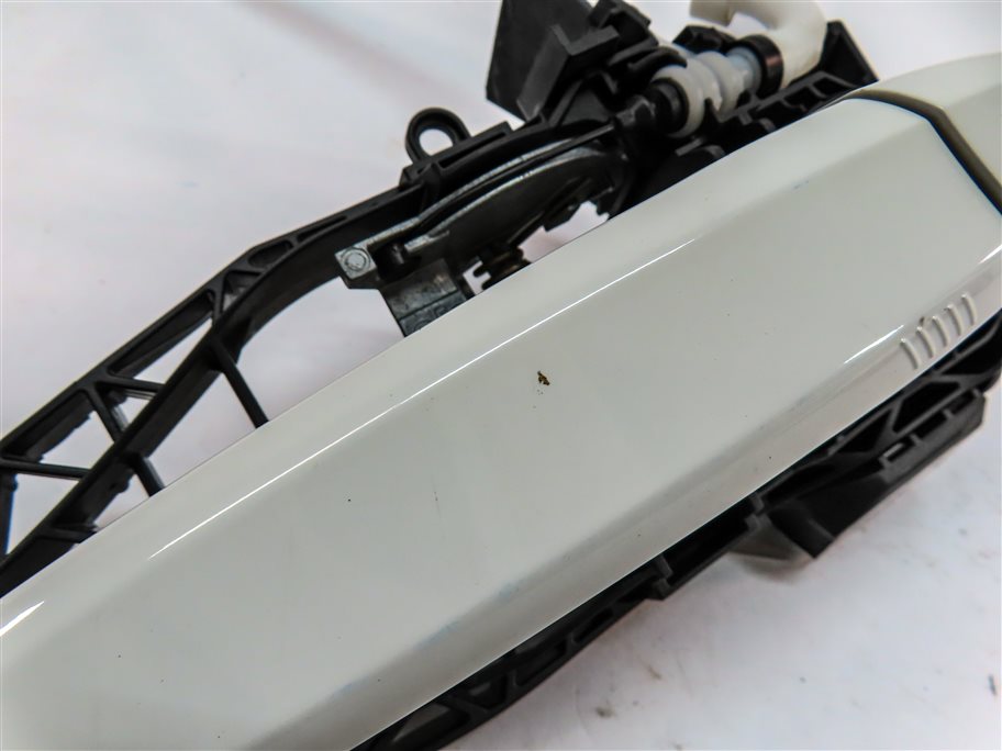 Thumbnail 6: 14-21 BMW X1 X2 X5 X6 (F15 F16 F39 F48) FRONT RIGHT COMFORT DOOR HANDLE (White)