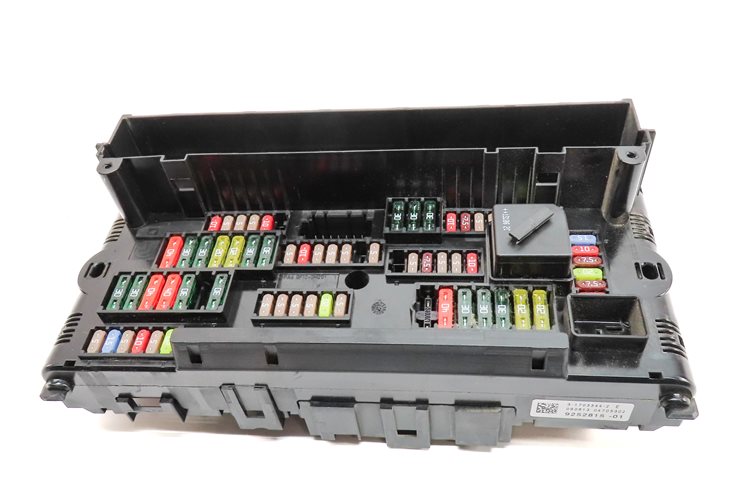 Thumbnail 2: 2012-2017 BMW 5 6 7 (F01 F06 F10) FRONT POWER DISTRIBUTION RELAY FUSE BOX