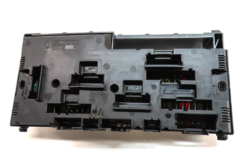 Thumbnail 4: 2012-2017 BMW 5 6 7 (F01 F06 F10) FRONT POWER DISTRIBUTION RELAY FUSE BOX