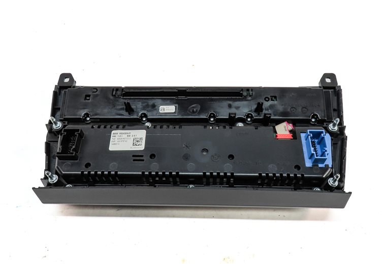 Thumbnail 6: 11-16 BMW 5 M5 SERIES (F10) HEATER A/C TEMPERATURE & RADIO CONTROL PANEL (BEIGE)