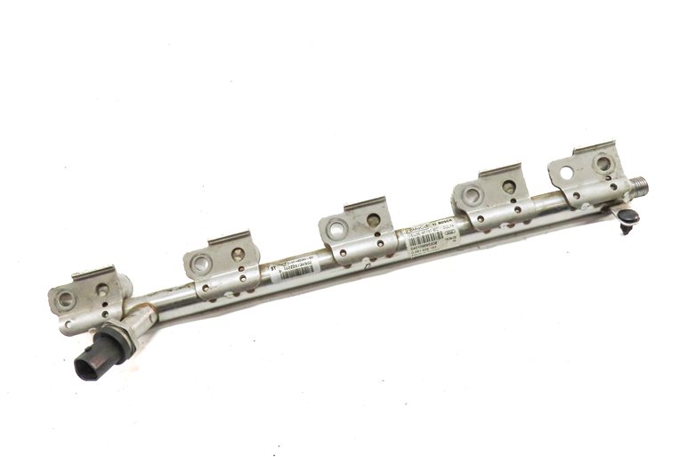 Thumbnail 1: 2016 LAND ROVER DISCOVERY SPORT (L550) 2.0L ENGINE FUEL INJECTOR RAIL