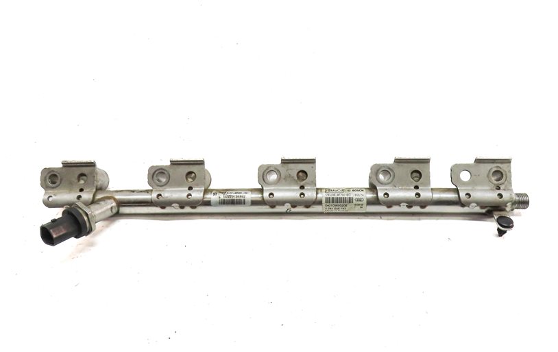 Thumbnail 2: 2016 LAND ROVER DISCOVERY SPORT (L550) 2.0L ENGINE FUEL INJECTOR RAIL