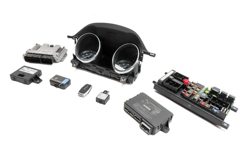 Thumbnail 1: 16 DISCOVERY SPORT L550 2.0L SPEEDOMETER BODY ECM ECU ENGINE MODULE & KEY SET