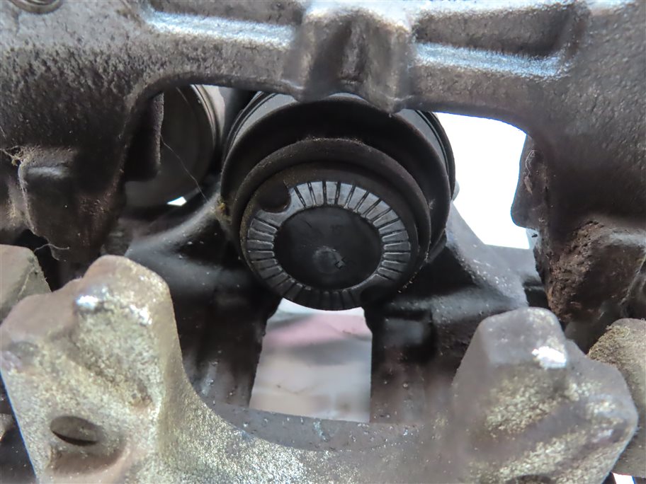 Thumbnail 9: 15-19 JAGUAR E-PACE DISCOVERY SPORT EVOQUE (L538 L550) RIGHT REAR BRAKE CALIPER