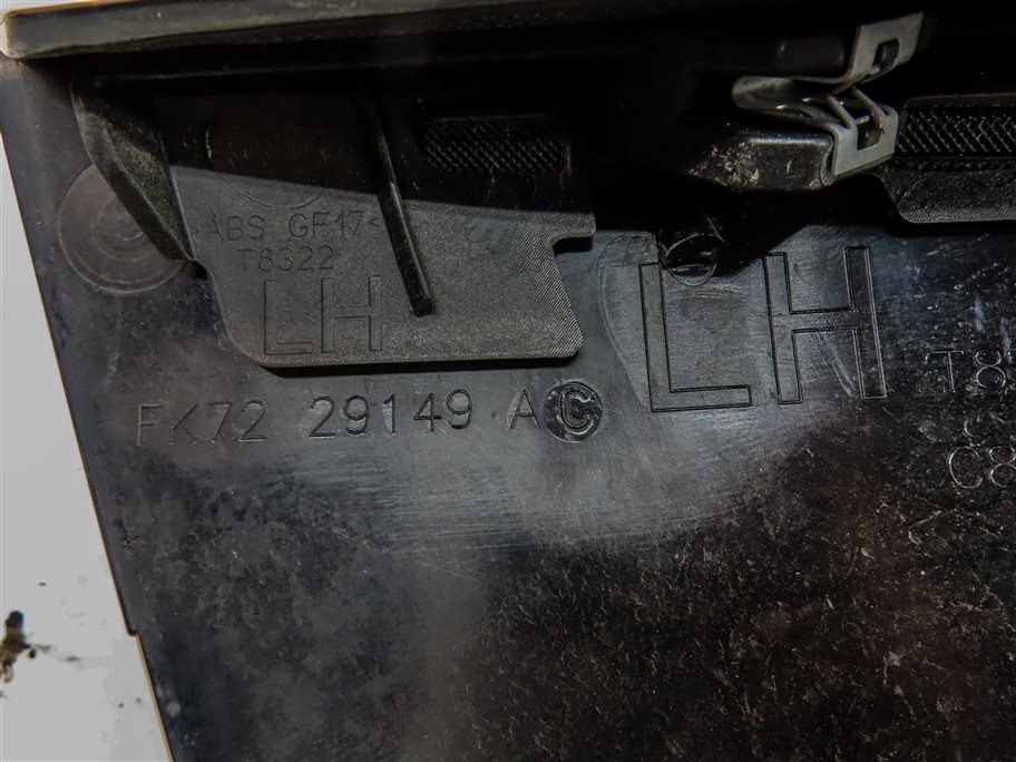Thumbnail 9: 2016 LAND ROVER DISCOVERY SPORT (L550) REAR LEFT PILLAR TRIM MOULDING (Black)