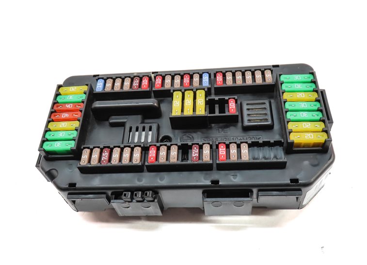 Thumbnail 2: 2016 BMW X5 (F15) 4.4L (N63) ENGINE FUSE RELAY MODULE BOX PANEL