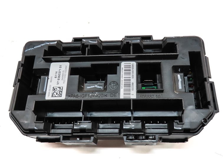 Thumbnail 4: 2016 BMW X5 (F15) 4.4L (N63) ENGINE FUSE RELAY MODULE BOX PANEL